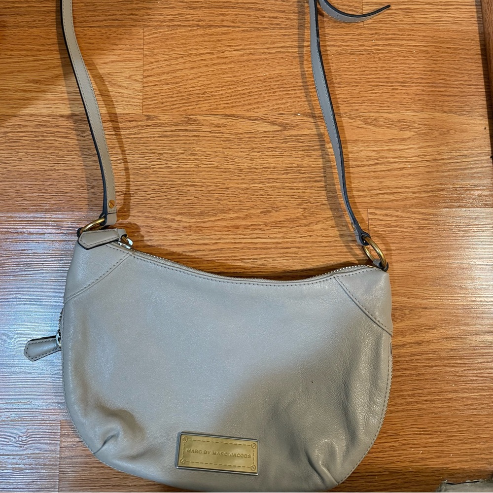 Marc Jacobs beige leather crossbody purse